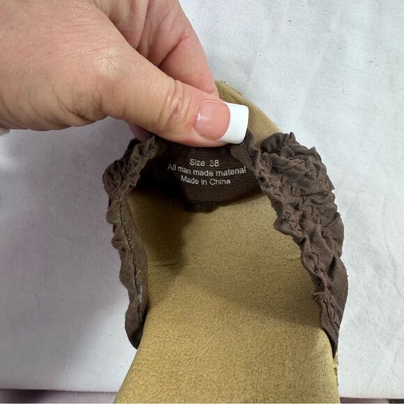 Wedge sandals from Aldo. Size 38 which it says is a 7 in US size - Picture 6 of 8